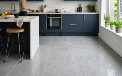 Cómo elegir el suelo ideal para una cocina práctica y moderna
